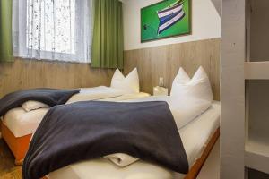 H&H Apartment im Herzen der Stadt Nr 17-Karl mit Küche, Wohnzimmer und Esstisch