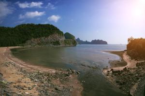 Gieng Ngoc Sea moutain View Cat Ba