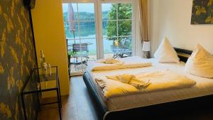 Double Room with Lake View room in Strandhotel Vier Jahreszeiten Buckow