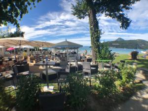 Appartements Logement atypique avec vue unique panoramique sur le lac d’Annecy, dans une residence avec plage et ponton privee sur la commune de Duingt (Rive gauche du lac). : photos des chambres