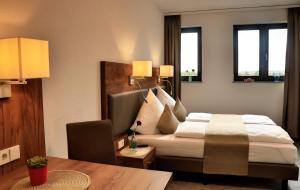 Double or Twin Room with Bathroom room in Motel am Fürfelder Schloss
