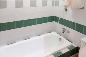 RedDoorz Plus near Tugu Mercusuar Anyer