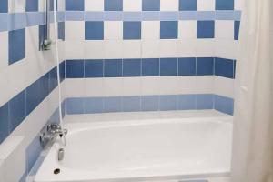 RedDoorz Plus near Tugu Mercusuar Anyer