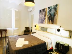 Double Room with Shared Bathroom room in Hostal Portugal