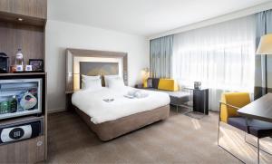 Executive Room with Double Bed and Sofa room in Novotel The Hague World Forum