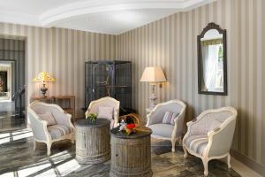 Hotels Logis Domaine De Valaudran : photos des chambres