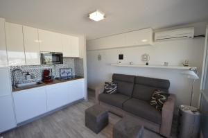 STUDIO VUE PORT ET MER