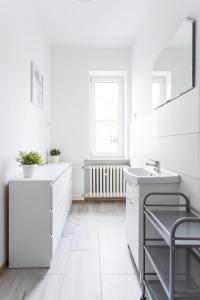 Large Twin Room with Shared Bathroom room in Aparthostel Zakątek