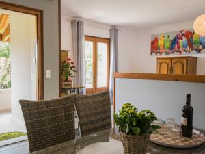 Maisons de vacances Elegant Holiday Home with Barbecue Garden Garden Furniture : photos des chambres