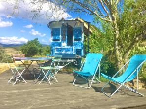 Chalets La roulotte et la cabane de la colline seive : photos des chambres