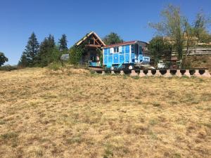 Chalets La roulotte et la cabane de la colline seive : photos des chambres