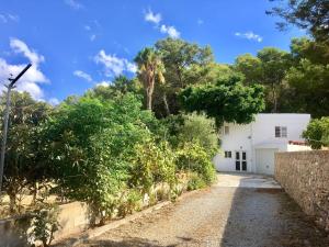 Villa Alexa this charming villa is just a 10 min drive to either Playa Den Bossa or San Antonio