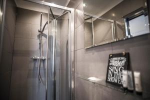 Budget Double or Twin Room room in Peaky Blinders Accommodation & Bar