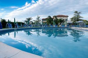 Hotel Villa Sara with pool and parking near Venice