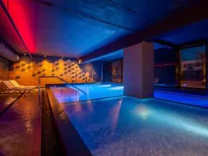 威尔第游乐水疗别墅酒店 - Łeba