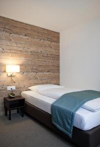 Single Room with French Bed room in Hotel Strela