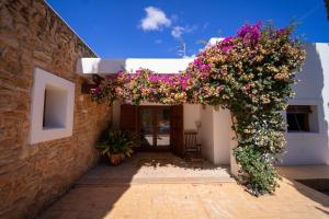 Villa Tegui is a luxury villa close to San Rafael and 10 min drive to Ibiza Town and San Antonio