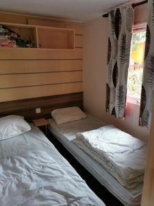 Campings Assist' Mobil Home 276 - Mobil home 3 chambres au calme : photos des chambres