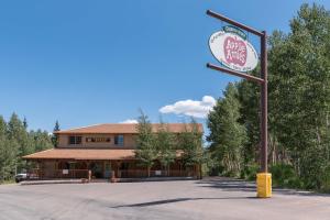 Apartment room in Aspens 10A - Charming Retreat In The Trees - Across From Giant Steps