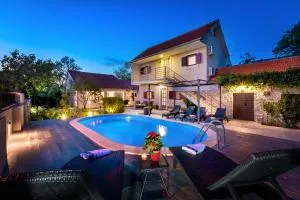 Holiday Home Rosko - Gračac