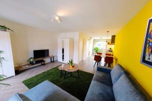 Fantastic 90m2 Two-Bedroom Apartment with Terrace - WA7B