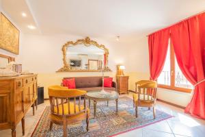 One-Bedroom Suite with Castle View