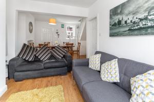 The World Famous Henderson House