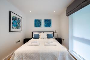 Trendy Queens Park Home close to Hampstead by UndertheDoormat