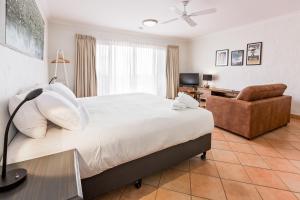 Canal Rocks Beachfront Apartments