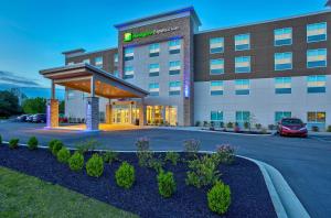 Holiday Inn Express & Suites - Lexington W - Versailles by IHG