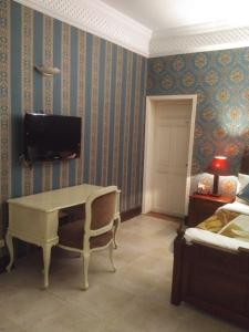 Deluxe Family Suite room in Continental House