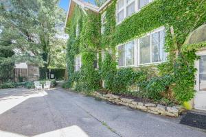 Six Bedroom house room in Ivy Manor