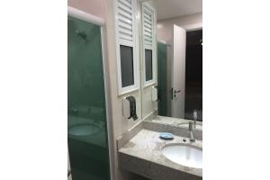 Refúgio em Arraial do Cabo, Momentos inesquecíveis em um apartamento de luxo com 2 quartos, 2 BANHEIROS e 2 vagas de carro entre a praia e a lagoa