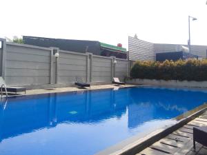 Best Studio Room with Wall Bed Tifolia Apartment By Travelio