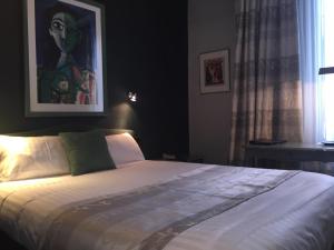 Double Room with Shower room in Hotel De La Paix