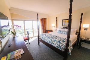 Courtleigh Hotel & Suites