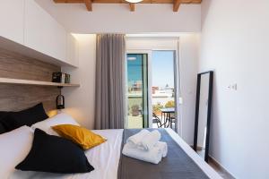 Cactopia Apartments- Hoya-Aeonium