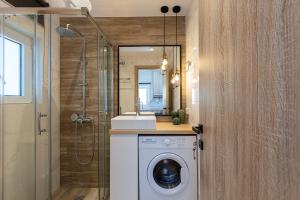 Cactopia Apartments- Hoya-Aeonium