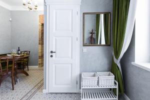 Смольського, 6