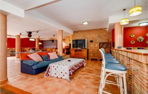 6 Bedroom Awesome Home In Estepona