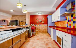 6 Bedroom Awesome Home In Estepona