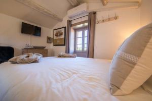 Maisons de vacances La Demeure de Cybele - Gite de charme pour 10 personnes en Drome Provenccale : photos des chambres