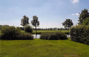Cozy Home In Vlagtwedde With Lake View