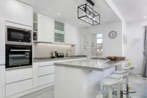 Stunning apartment metres from the beach RDR222