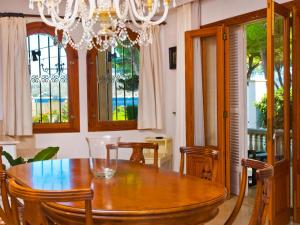 Villa Tita de Manresa, con jardines y vista mar