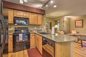 Cozy Condo on Vasquez Creek with Free Shuttle Access