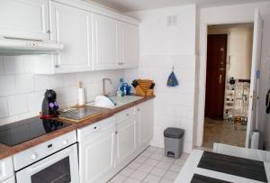 Chill Out Apartment, 2 mins from beach