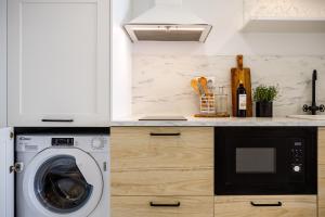 Sesimbra Beach House by Saudade