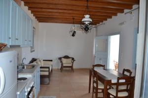 Villa Ioanna - Vacation Houses for rent close to the beach Tinos Greece