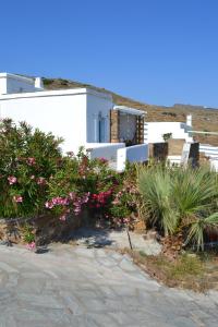 Villa Ioanna - Vacation Houses for rent close to the beach Tinos Greece